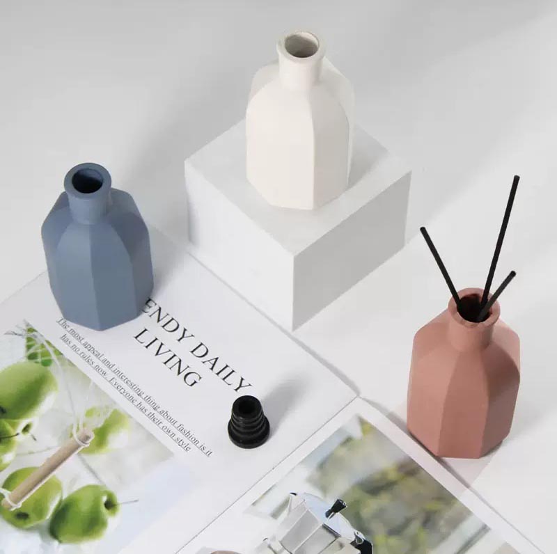 Morden Design Ceramic Diffuser Bottle for Home Decoration