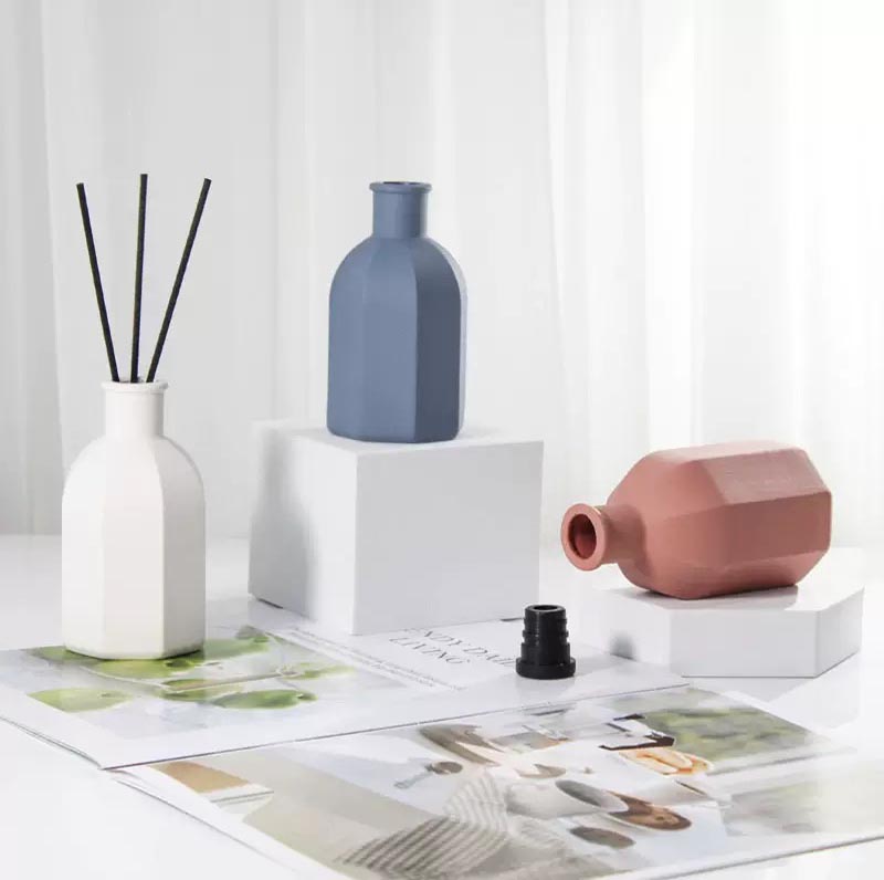 Morden Design Ceramic Diffuser Bottle for Home Decoration
