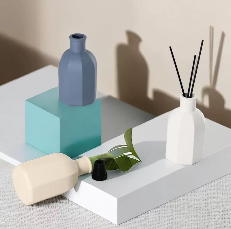 Morden Design Ceramic Diffuser Bottle for Home Decoration